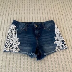 Arizona Jean Company Blue Denim Shorts with Lace - Size: 12 - Adjustable Waist